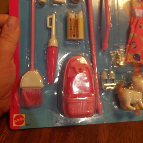 Vintage Barbie RARE So Much To Do Cleaning Set with CHARM NOS Sealed Near MINT - Picture 7 of 10